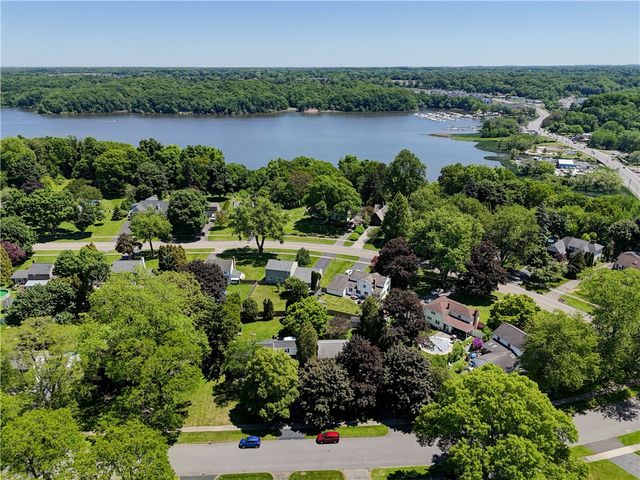 32 Charrington Road, Irondequoit, NY 14609
