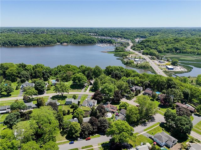 32 Charrington Road, Irondequoit, NY 14609