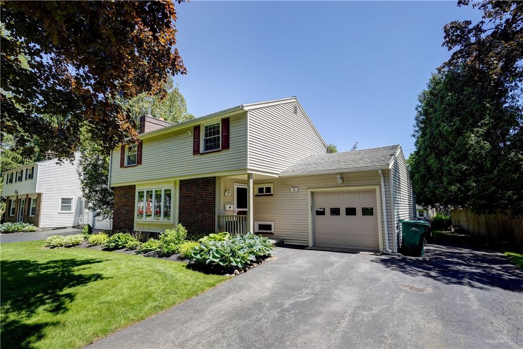 32 Charrington Road, Irondequoit, NY 14609