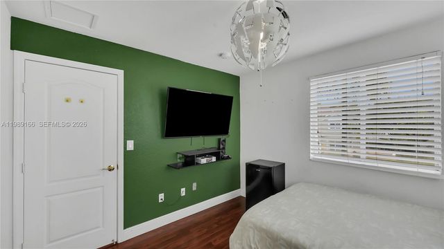 2342 SE 10th St ., Homestead, FL 33035