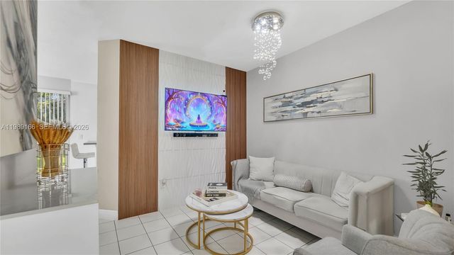 2342 SE 10th St ., Homestead, FL 33035