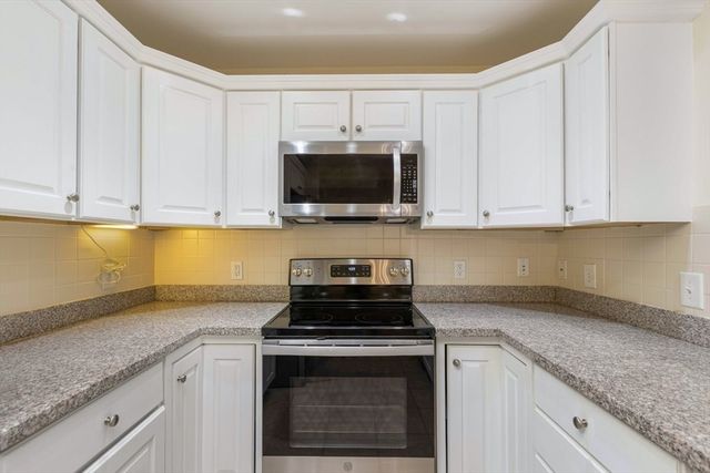 5 Sally Sweets Way 118, Salem, NH 03079