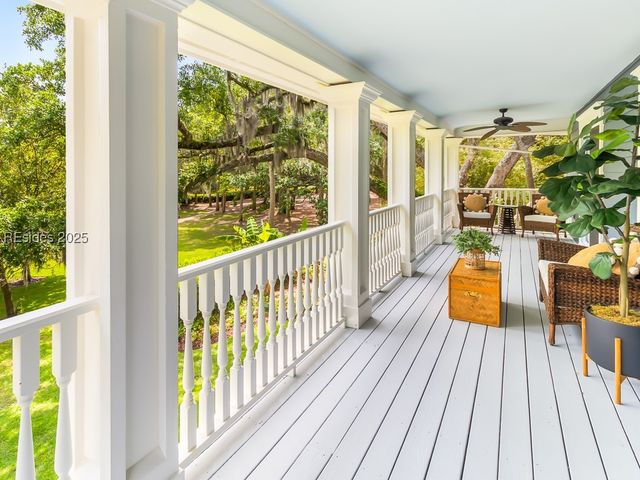 1 Crosstree Dr, Hilton Head Island, SC 29926