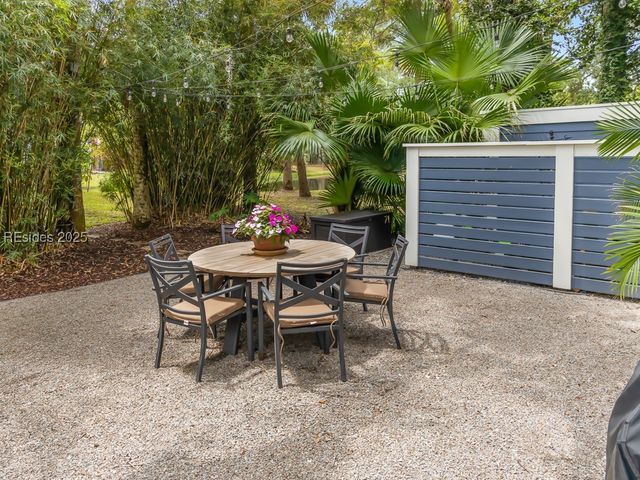 1 Crosstree Dr, Hilton Head Island, SC 29926
