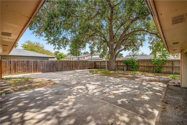 6322 Boca Raton Dr, Corpus Christi, TX 78413