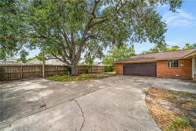 6322 Boca Raton Dr, Corpus Christi, TX 78413