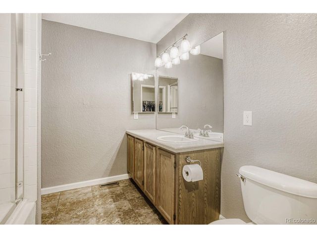 858 S Granby Cir, Aurora, CO 80012