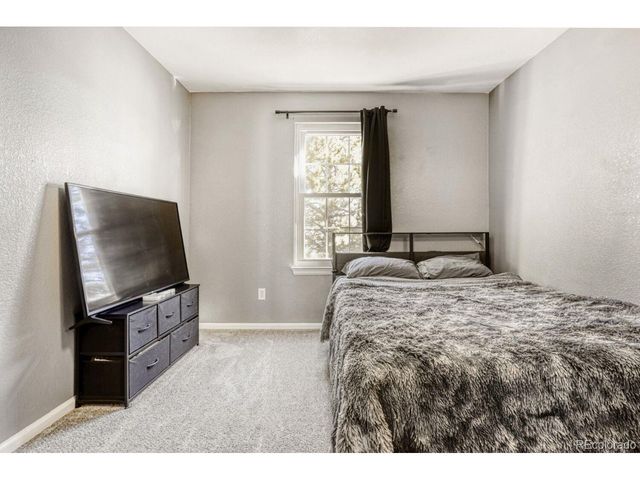 858 S Granby Cir, Aurora, CO 80012