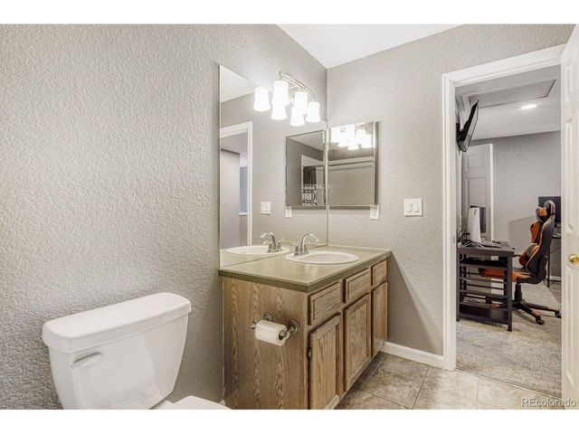 858 S Granby Cir, Aurora, CO 80012