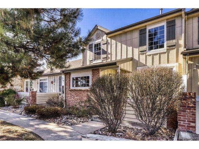 858 S Granby Cir, Aurora, CO 80012