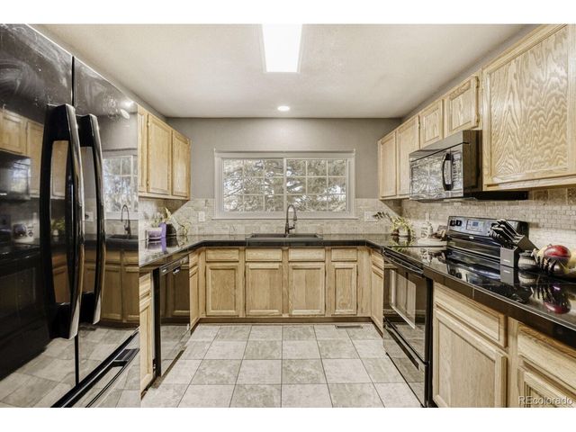 858 S Granby Cir, Aurora, CO 80012