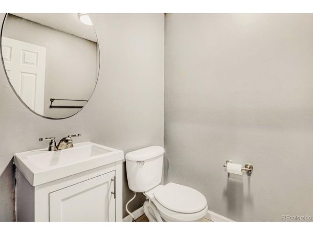 858 S Granby Cir, Aurora, CO 80012