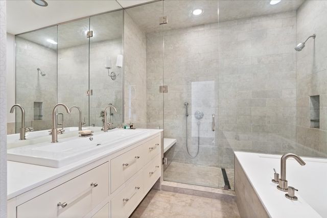 550 N Kingsbury Street 614, Chicago, IL 60654