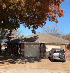 1412 Briar Circle 1412 & 1414, Crowley, TX 76036