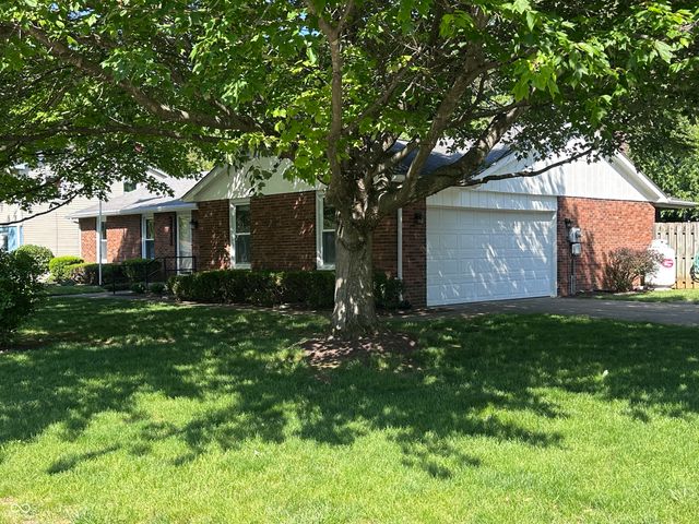 3752 Ironwood Drive, Columbus, IN 47203