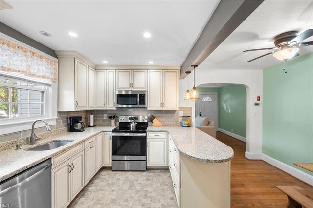 2608 Bapaume AVE, Norfolk, VA 23509