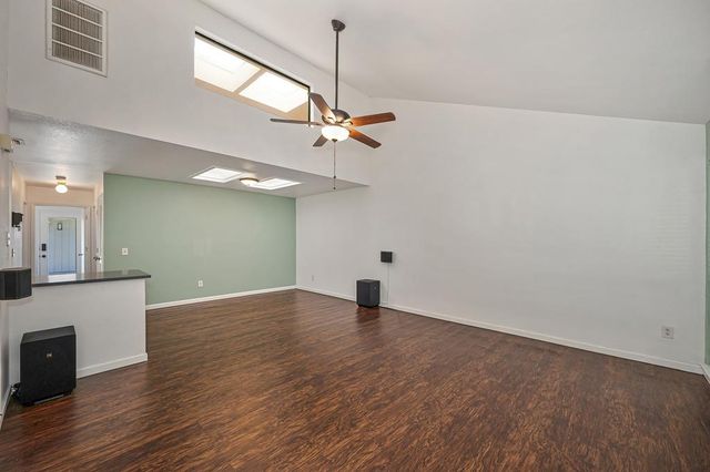 3667 Gold Creek Ln, Sacramento, CA 95827