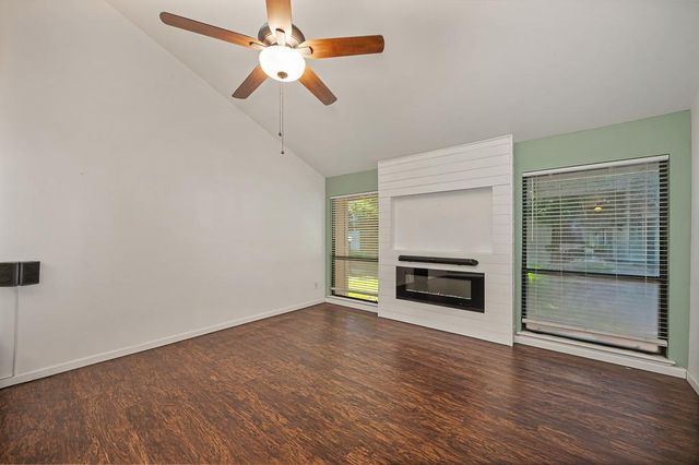 3667 Gold Creek Ln, Sacramento, CA 95827
