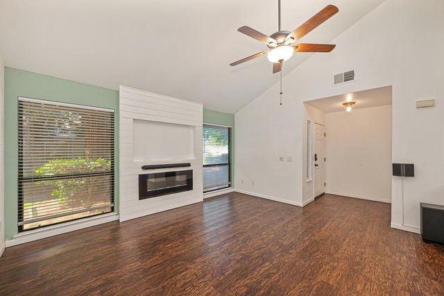 3667 Gold Creek Ln, Sacramento, CA 95827