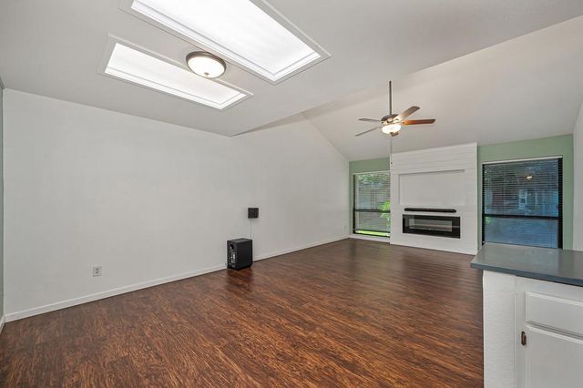 3667 Gold Creek Ln, Sacramento, CA 95827