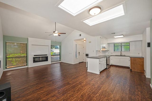 3667 Gold Creek Ln, Sacramento, CA 95827
