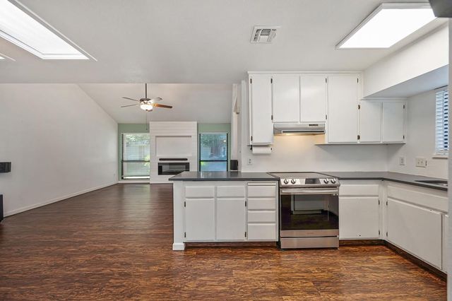3667 Gold Creek Ln, Sacramento, CA 95827