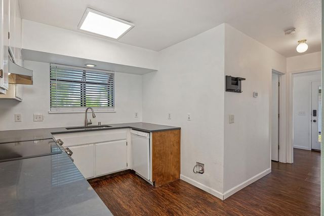 3667 Gold Creek Ln, Sacramento, CA 95827