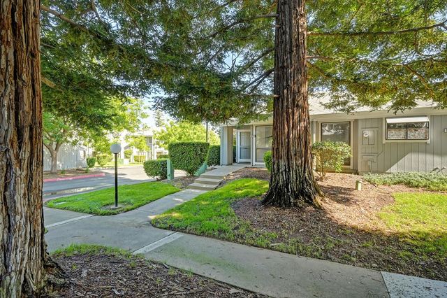 3667 Gold Creek Ln, Sacramento, CA 95827