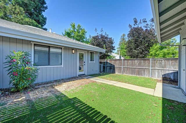 3667 Gold Creek Ln, Sacramento, CA 95827