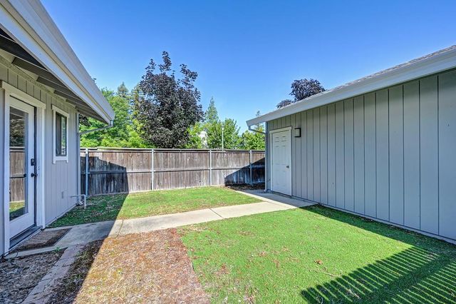 3667 Gold Creek Ln, Sacramento, CA 95827