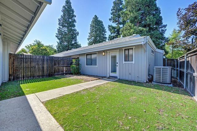 3667 Gold Creek Ln, Sacramento, CA 95827