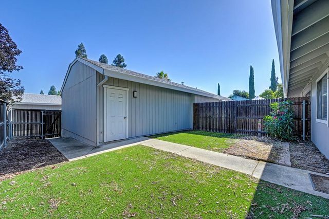 3667 Gold Creek Ln, Sacramento, CA 95827