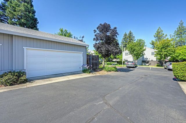 3667 Gold Creek Ln, Sacramento, CA 95827