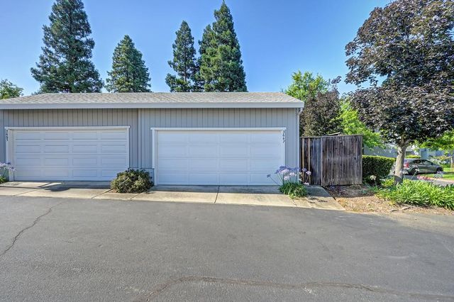 3667 Gold Creek Ln, Sacramento, CA 95827