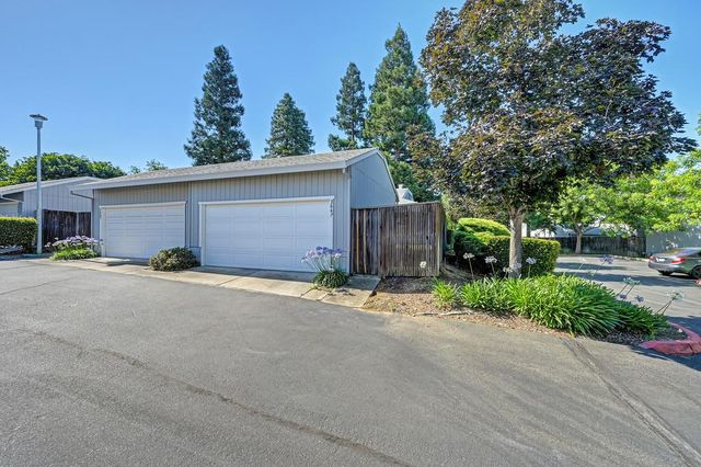 3667 Gold Creek Ln, Sacramento, CA 95827