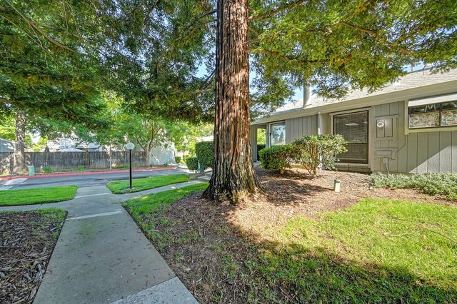 3667 Gold Creek Ln, Sacramento, CA 95827