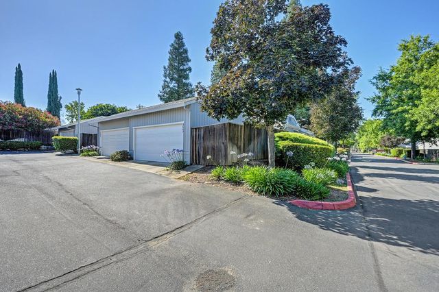 3667 Gold Creek Ln, Sacramento, CA 95827