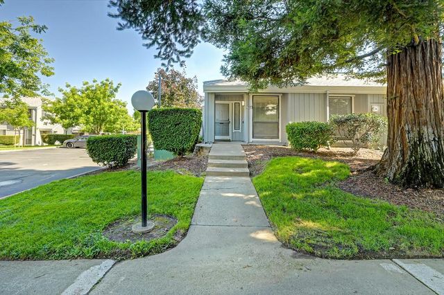 3667 Gold Creek Ln, Sacramento, CA 95827
