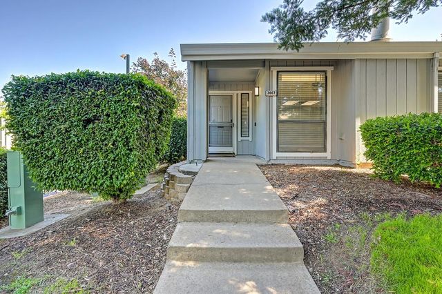 3667 Gold Creek Ln, Sacramento, CA 95827