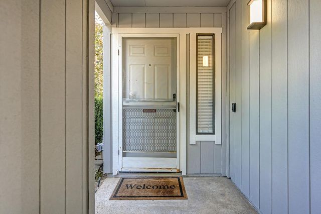 3667 Gold Creek Ln, Sacramento, CA 95827