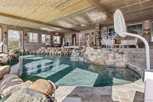 1789 Blue Heron Court, Bloomfield Hills, MI 48302