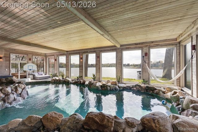 1789 Blue Heron Court, Bloomfield Hills, MI 48302