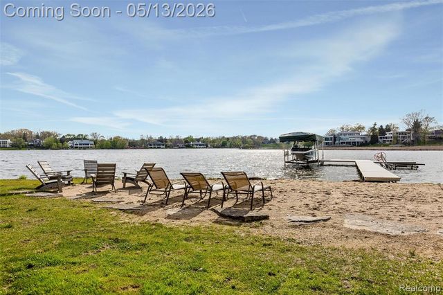 1789 Blue Heron Court, Bloomfield Hills, MI 48302