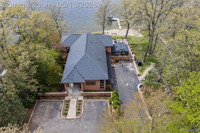 1789 Blue Heron Court, Bloomfield Hills, MI 48302
