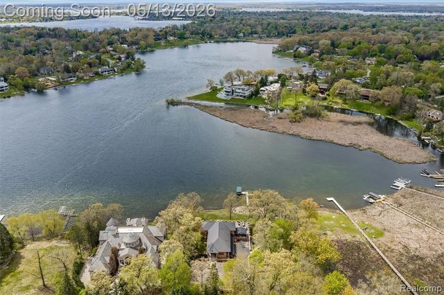 1789 Blue Heron Court, Bloomfield Hills, MI 48302