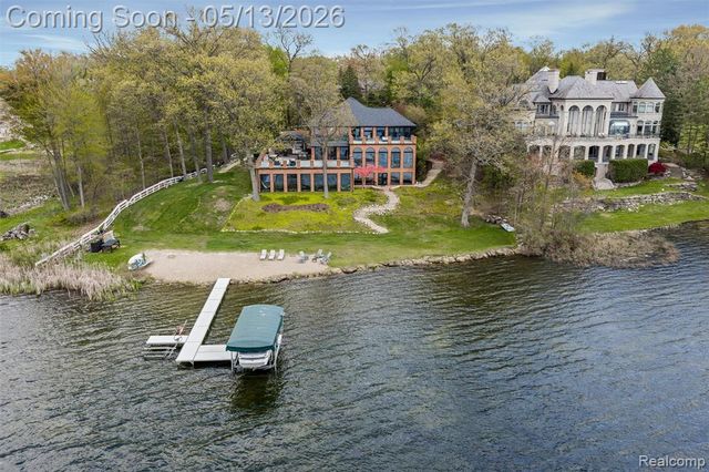 1789 Blue Heron Court, Bloomfield Hills, MI 48302