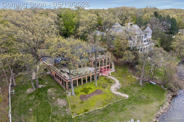 1789 Blue Heron Court, Bloomfield Hills, MI 48302