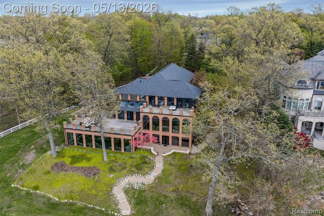 1789 Blue Heron Court, Bloomfield Hills, MI 48302
