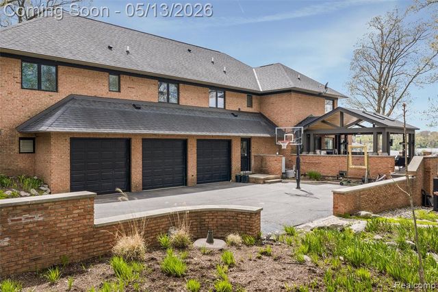 1789 Blue Heron Court, Bloomfield Hills, MI 48302