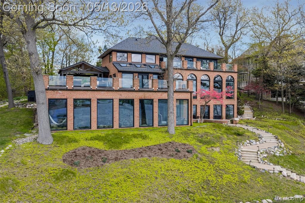 1789 Blue Heron Court, Bloomfield Hills, MI 48302